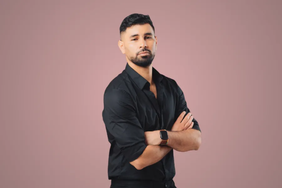 Issam, Mitgründer und Bachata-Lehrer bei ICB Studios Hamburg