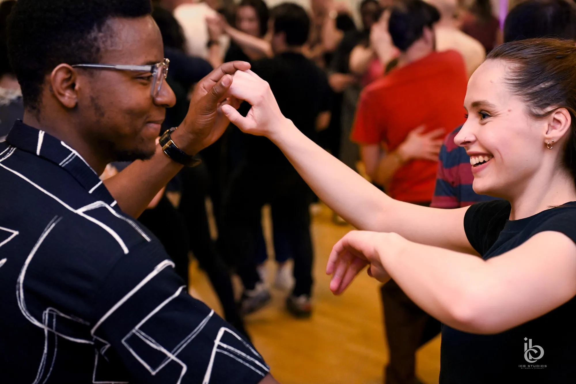 Bachata-Paar beim Tanzen in Hamburg, ICB Studios